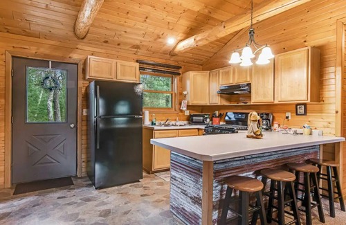 New Lisbon Cabin | Relaxin Cabins 2BR, 1BA #1