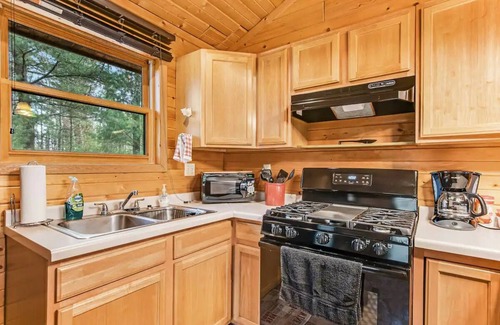 New Lisbon Cabin | Relaxin Cabins 2BR, 1BA #1