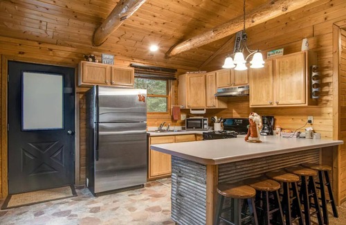 New Lisbon Cabin | Relaxin Cabins 2BR, 1BA #2