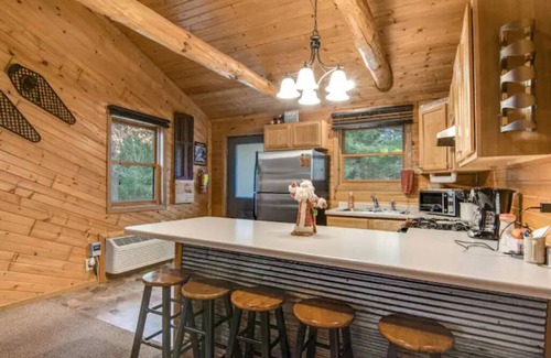 New Lisbon Cabin | Relaxin Cabins 2BR, 1BA #2