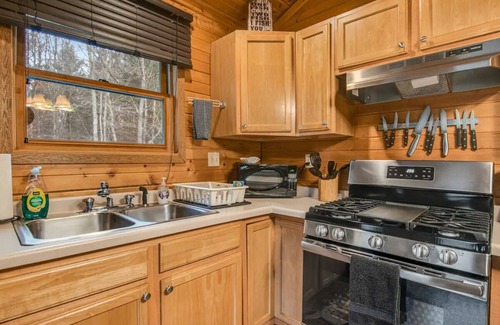 New Lisbon Cabin | Relaxin Cabins 2BR, 1BA #3