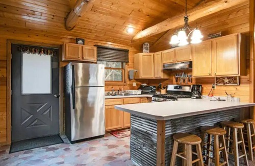 New Lisbon Cabin | Relaxin Cabins 2BR, 1BA #4