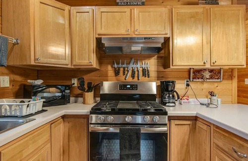 New Lisbon Cabin | Relaxin Cabins 2BR, 1BA #4