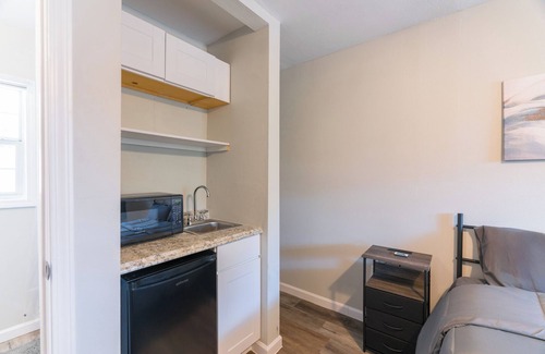 Greater Third Ward Apartment | Relaxing 1-Bedroom APT w/Queen Bed & Bath