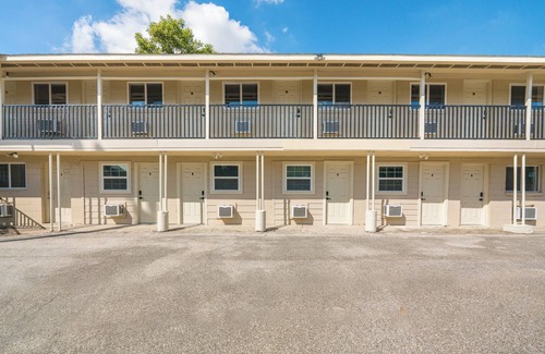 Greater Third Ward Apartment | Relaxing 1-Bedroom APT w/Queen Bed & Bath