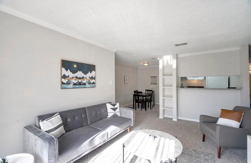 Midland House | Relaxing 1BR Suite and Swimming Pool