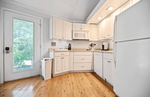 Sea Pines Cottage | Relaxing 2 BR cottage, walking distance to beach