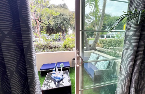 Encino Apartment | Relaxing 2 BR Oasis w/Parking