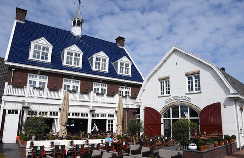 Municipality of Huizen House | Relaxing 2-Unit Stay by Gooimeer | Walk Naarderbos & Explore Nightlife