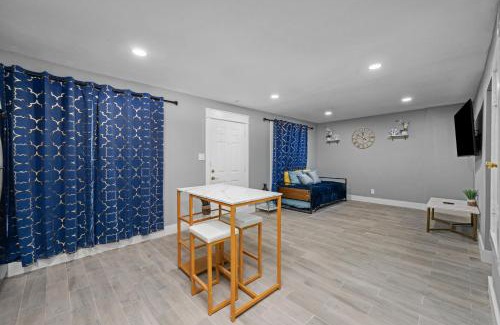 Houston Heights Apartment | Relaxing 2BR Haven in Heights with Pool and Free Parking