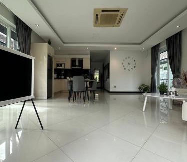 Nong Chaeng Villa | Relaxing 2BR Pool Villa I Smart TV I Fast Internet