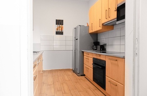 Simmering Apartment | Relaxing 2BR shared Apt. U3 Enkplatz