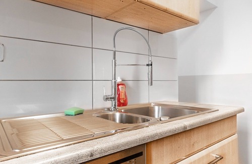 Simmering Apartment | Relaxing 2BR shared Apt. U3 Enkplatz