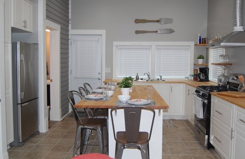 Lee's Summit House | Relaxing 3 bedroom home w/full kitchen & WiFi; walking distance to restauraunts