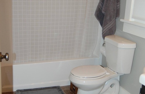 Lee's Summit House | Relaxing 3 bedroom home w/full kitchen & WiFi; walking distance to restauraunts