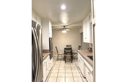 Chatsworth House | Relaxing 3 Bedroom, 2 Bathrooms. Large backyard, pool, jacuzzi + 2 patios, grill