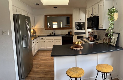 College Station House | Relaxing 3BR home with King suite & WiFi in Bryan + Aggie Football tix available