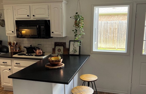 College Station House | Relaxing 3BR home with King suite & WiFi in Bryan + Aggie Football tix available