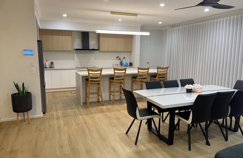 Karalee House | Relaxing Acreage Retreat – Pool, Spa & Media Room
