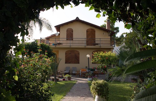 Cinisi Villa | Relaxing at Villa Maria