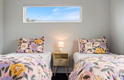 Montopolis House | Relaxing Austin Escape Cowboy Pool and Casita