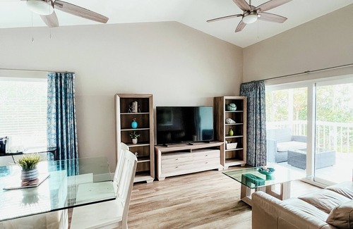 Key Largo Hotel | Relaxing Beach Getaway! Cozy King Suite Stay!