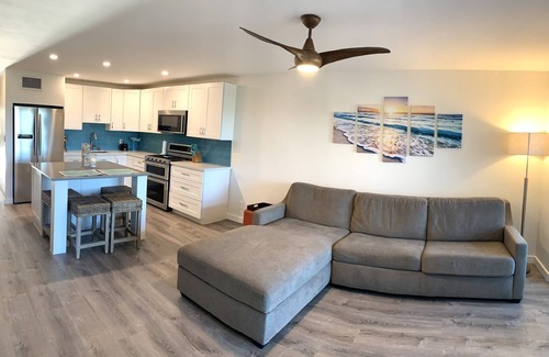 Red Hook Condo | Relaxing beachfront condo on the desirable Sapphire Beach.