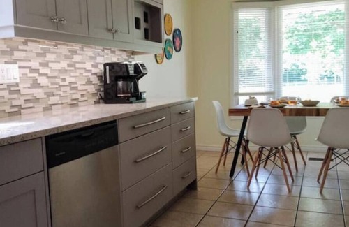 Port Dover House | Relaxing Birdsong Bungalow