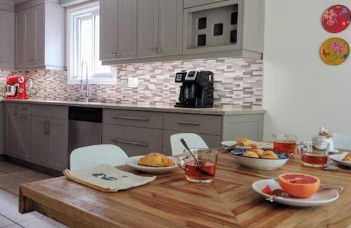 Port Dover House | Relaxing Birdsong Bungalow