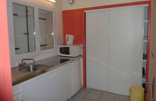 Prailles RV Rental | Relaxing Country Estate: Tennis, Pool, and Nature. Near Marais Poitevin