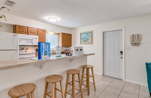 Cocoa Beach House | Relaxing Cottage blocks to Downtown, Beach, & River~Kayaks & bikes are provided!