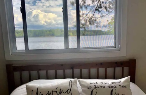 Madawaska Valley Cottage | Relaxing cottage with breathtaking Waterfront