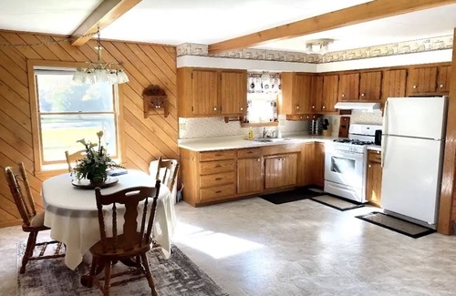 Amherst Junction House | Relaxing Country Getaway