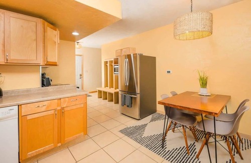 Appleton House | Relaxing Downtown 2BR Abode