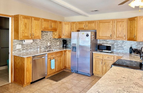 Goreville House | Relaxing escape or fishing getaway! Central location for hiking, wineries, fun