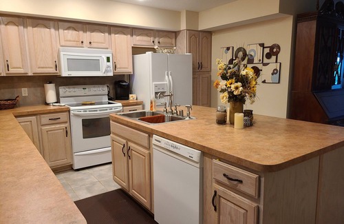 Benton Condo | Relaxing Executive Condo at Big Bear Resort - Kentucky Lake views