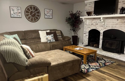 Chester Apartment | Relaxing Farmhouse: Basement Apartment. 8 minutes from 95!