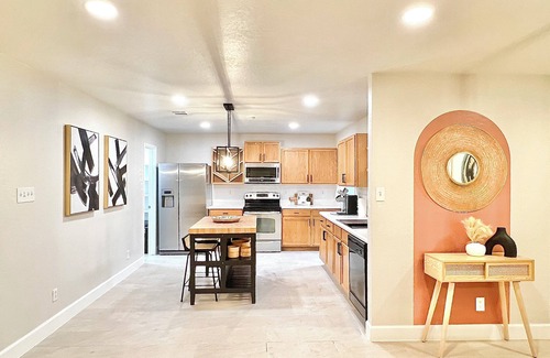 Converse House | Relaxing Feng Shui Family Retreat 12 Miles from San Antonio Airport