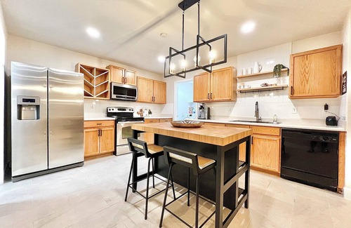 Converse House | Relaxing Feng Shui Family Retreat 12 Miles from San Antonio Airport