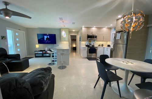 Dunnellon House | Relaxing FUN Home- short walk to Rainbow River