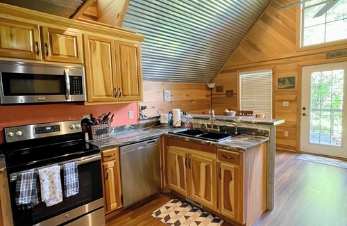 Winchester Cabin | Relaxing Getaway Cabin in Winchester, TN