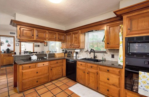 Houston House | Relaxing Getaway: Charming home with Private pool!