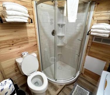 Newport Ski Chalet | Relaxing Getaway Earth Cabin