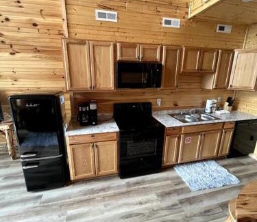 Newport Ski Chalet | Relaxing Getaway Earth Cabin