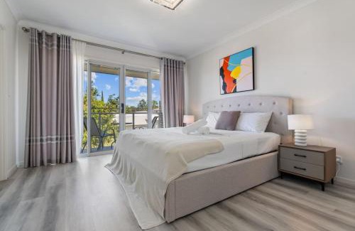 Thornlands House | Relaxing Getaway Near the Bay Stylish n Spacious