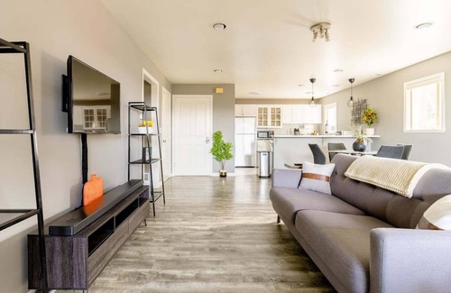 Leschi House | Relaxing getaway near downtown ★ With hammock, and bocce ball