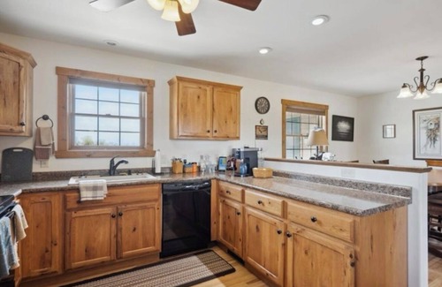 Moravia House | Relaxing Getaway Near Rathbun Lake – Sleeps 10