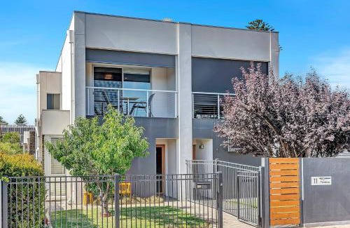 Grange House | Relaxing Getaway Steps from Grange Beach