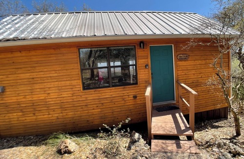 Fredericksburg Apartment | Relaxing Getaway at The Woods Cabin, Pet Friendly