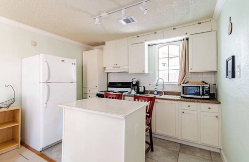 Southeast Houston Apartment | Relaxing Guest House w/Central AC!